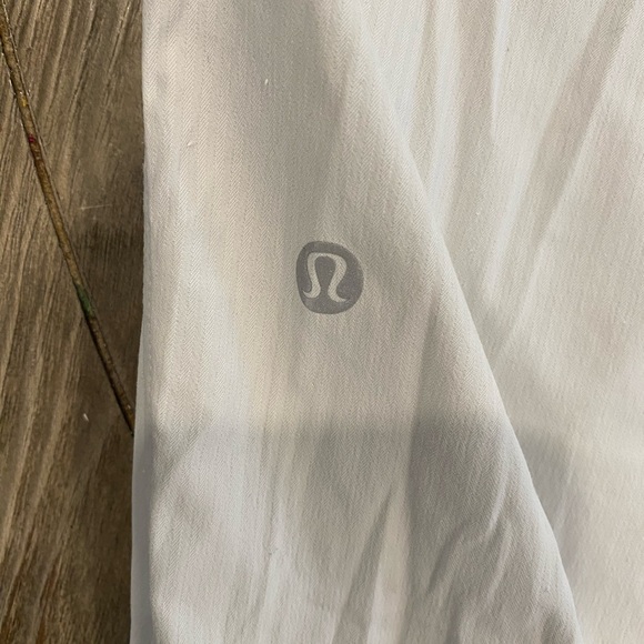 Lululemon pants size 8 - Picture 3 of 4